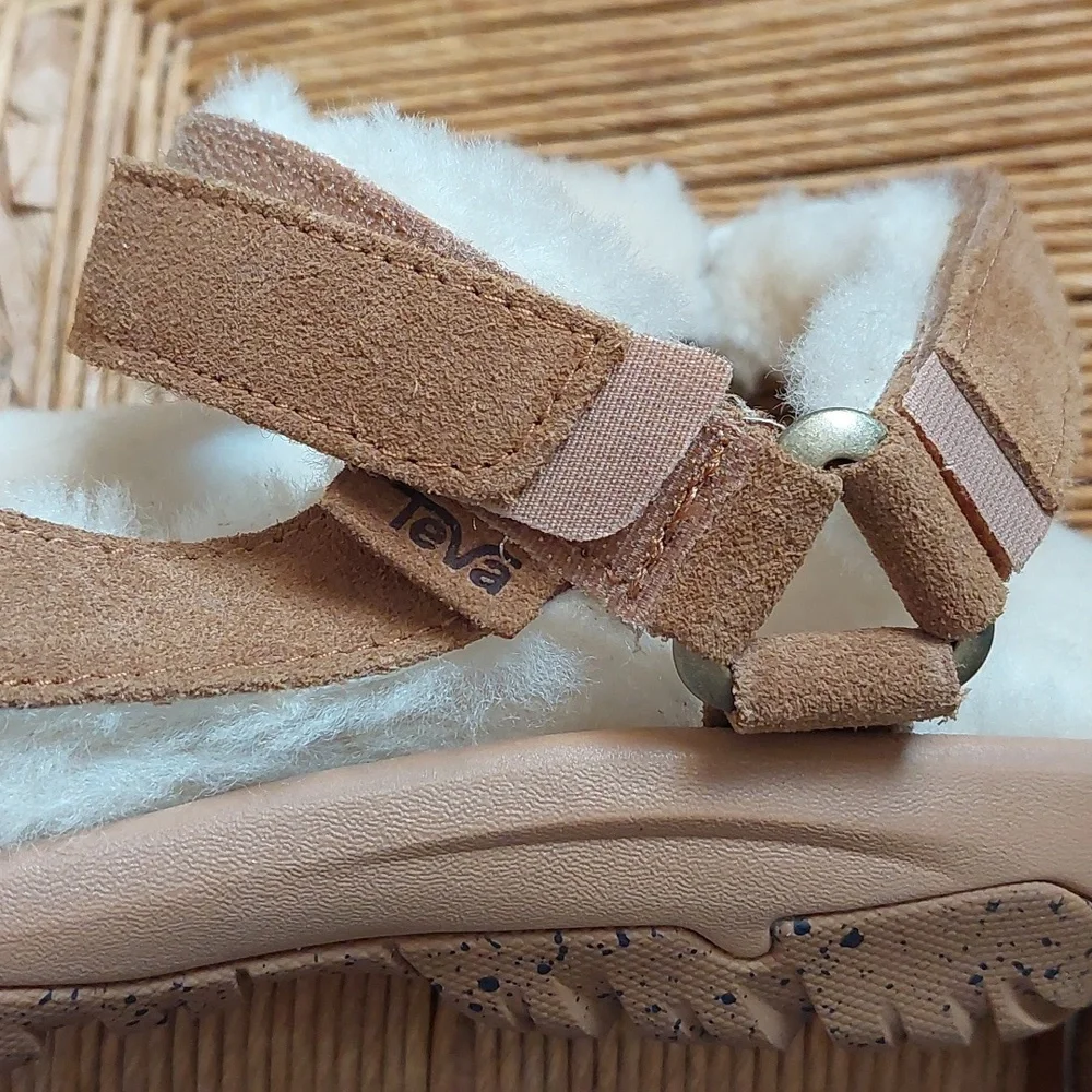 Teva Hurricane Shearling Sandals *FINAL PRICE* - Picture 5 of 11
